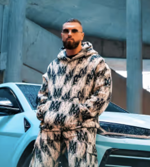 Successful e-commerce business owner using DropNext fulfillment services