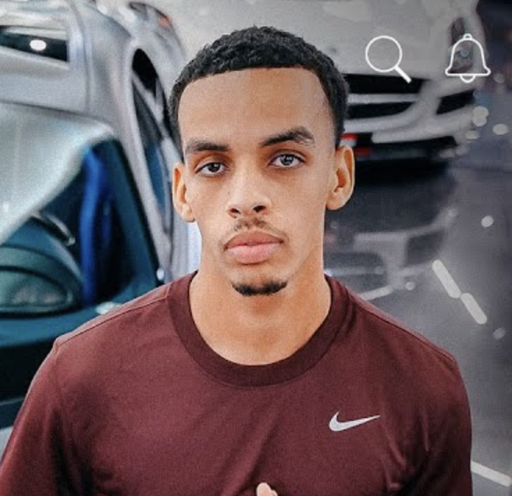 Successful e-commerce business owner using DropNext fulfillment services